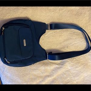 Baggallini criss cross bag